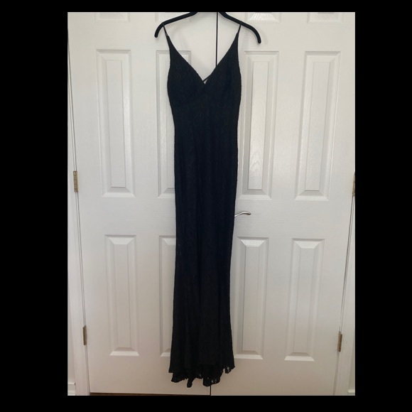 Black lace gown - Picture 2 of 2